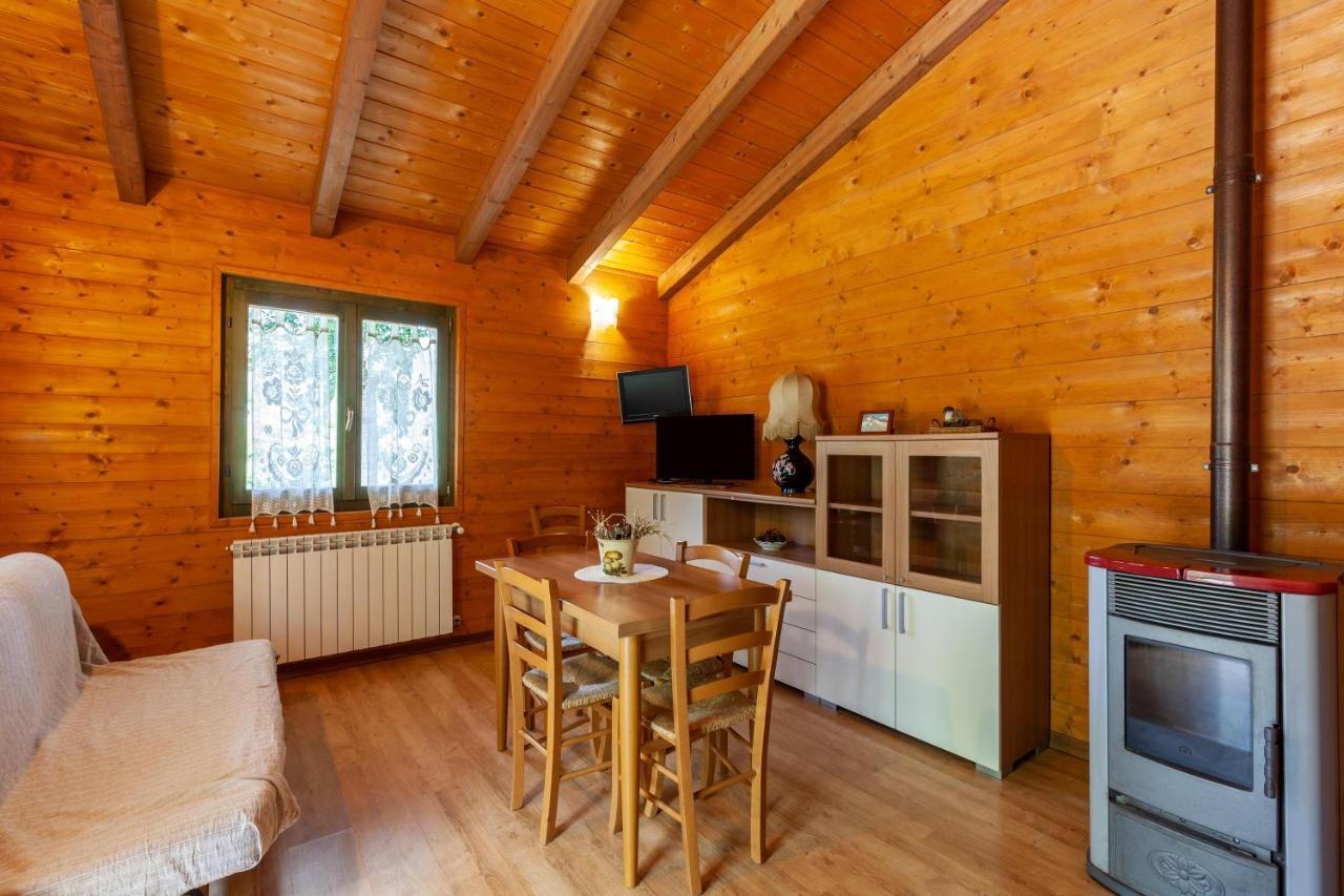 Villaggio Anemone - Chalet Mirtillo Capanne di Sillano Exterior photo